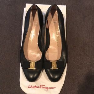 Ferragamo Vara Bow Pump
